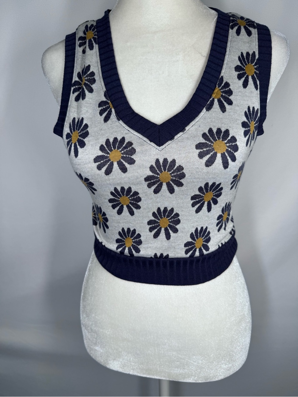 ❤️3/$30 Mixed Threads Daisy Knit Cropped Sweater Vest V-Neck Top Gray Navy - XS